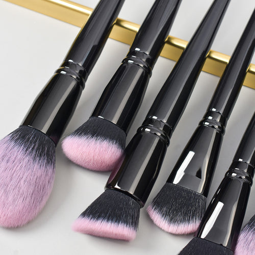 18 brushes for applying makeup powder