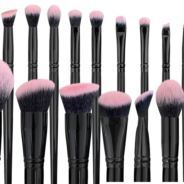 18 brushes for applying makeup powder